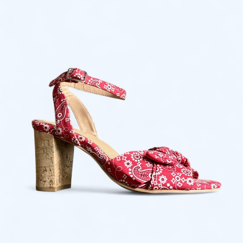 TORRID Red Floral Chunky Heel Sandals with Ankle Strap • Size 6 • Women • Wide